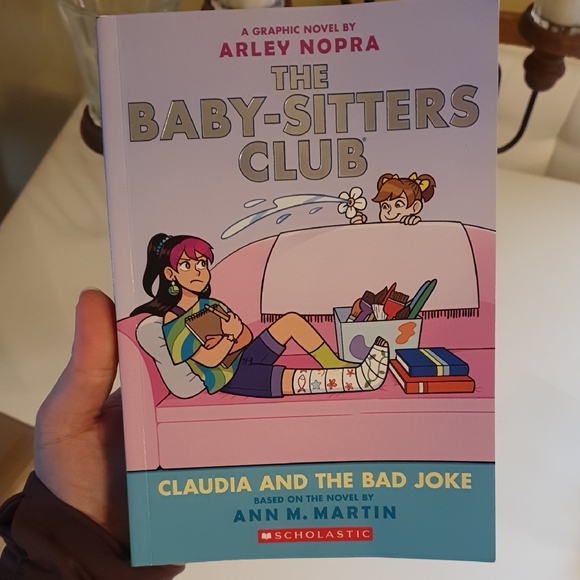 Scholastic Other - 💜 The Baby-Sitters Club Scholastic Graphic Novel - Pink and Blue Cover